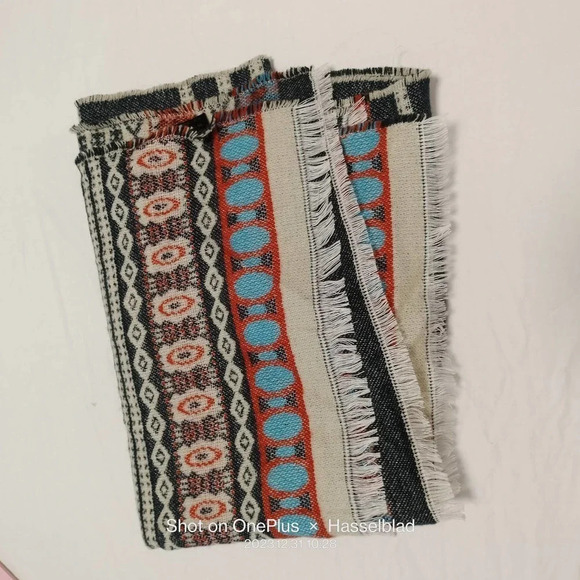 Striped Aztec Fringe Hem Multifunctional Rectangle Scarf - Picture 5 of 5